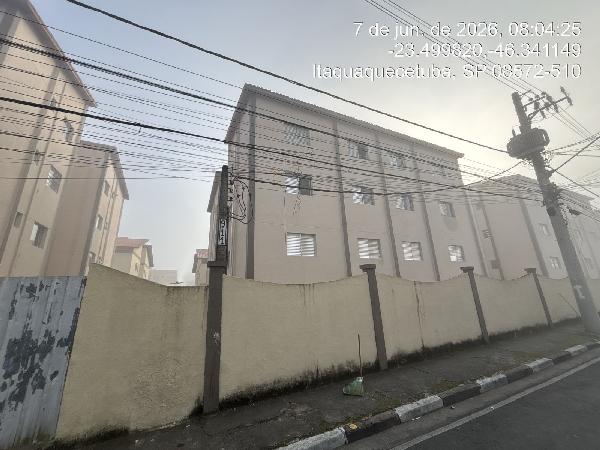 Vende-se em Itaquaquecetuba-SP  apto, 81.55 de área total, 48.24 de área privativa,  2_qto(s), a.serv, WC, 1_sala(s), cozinha, 1_vaga(s) de garagem.
