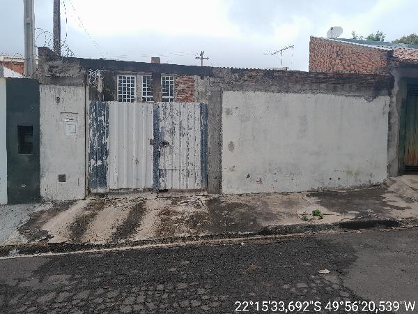 Vende-se em Marilia-SP  Casa, 49.50 de área total, 49.50 de área privativa, 160.00 de área do terreno,  2_qto(s), a.serv, WC, 1_sala(s), cozinha, 2_vaga(s) de garagem.