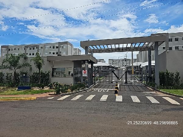 Vende-se em Jaboticabal-SP  apto, 88.74 de área total, 43.06 de área privativa,  2_qto(s), a.serv, WC, 1_sala(s), cozinha, 1_vaga(s) de garagem.