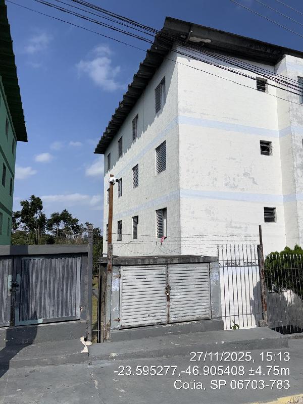 Vende-se em Cotia-SP  apto, 58.16 de área total, 55.26 de área privativa,  2_qto(s), a.serv, WC, 1_sala(s), cozinha.