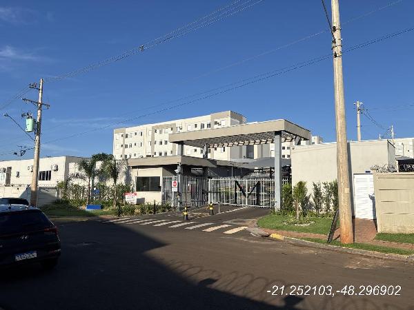 Vende-se em Jaboticabal-SP  apto, 88.74 de área total, 43.06 de área privativa,  2_qto(s), a.serv, WC, 1_sala(s), cozinha, 1_vaga(s) de garagem.