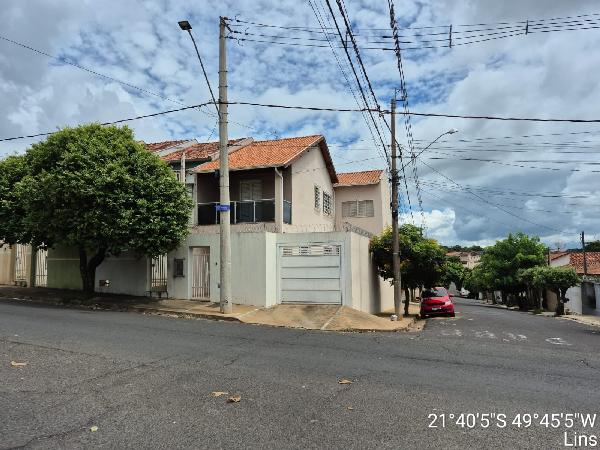 Vende-se em Lins-SP  Casa, 225.41 de área total, 192.20 de área privativa, 140.00 de área do terreno,  3_qto(s), a.serv, WC, 2_sala(s), cozinha, 2_vaga(s) de garagem.