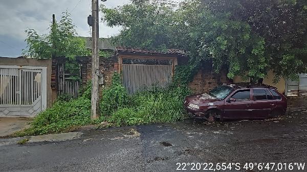 Vende-se em Bauru-SP  Casa, 146.33 de área total, 146.33 de área privativa, 440.00 de área do terreno,  3_qto(s), a.serv, WC, 1_sala(s), cozinha, 1_vaga(s) de garagem.