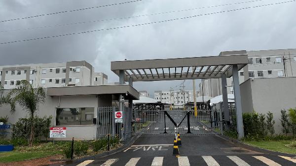 Vende-se em Jaboticabal-SP  apto, 43.06 de área total, 43.06 de área privativa,  2_qto(s), a.serv, WC, 1_sala(s), cozinha, 1_vaga(s) de garagem.
