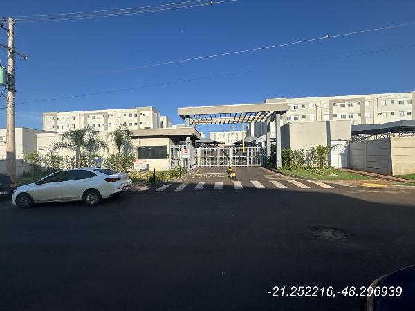 Vende-se em Jaboticabal-SP  apto, 88.74 de área total, 43.06 de área privativa,  2_qto(s), a.serv, WC, 1_sala(s), cozinha, 1_vaga(s) de garagem.