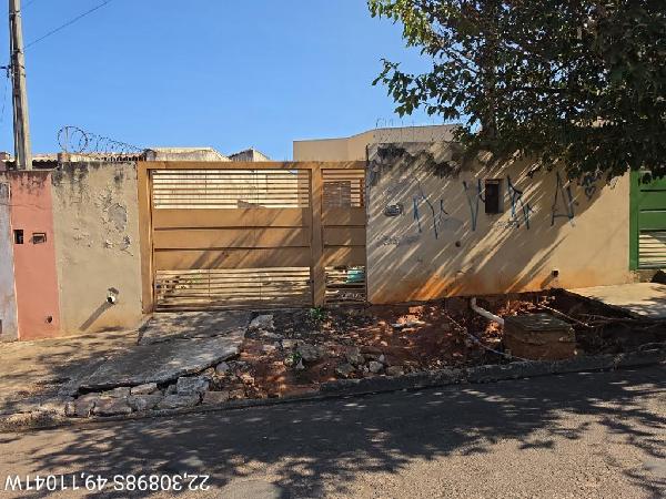 Vende-se em Bauru-SP  Casa, 60.98 de área total, 60.98 de área privativa, 157.23 de área do terreno,  2_qto(s), a.serv, WC, 1_sala(s), cozinha, 2_vaga(s) de garagem.