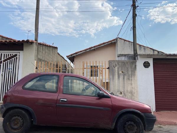 Vende-se em Jacarei-SP  Casa, 5.00 de área total, 5.00 de área privativa, 137.25 de área do terreno,  2_qto(s), WC, 1_sala(s), cozinha, 1_vaga(s) de garagem.
