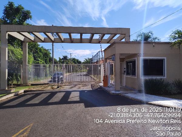 Vende-se em Jardinopolis-SP  apto, 140.34 de área total, 45.07 de área privativa,  2_qto(s), WC, 1_sala(s), cozinha, 1_vaga(s) de garagem.