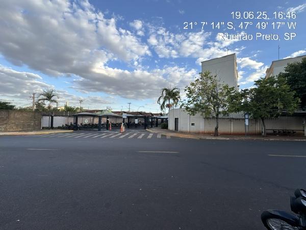 Vende-se em Ribeirao Preto-SP  apto, 88.42 de área total, 40.71 de área privativa,  2_qto(s), a.serv, WC, 1_sala(s), cozinha, 1_vaga(s) de garagem.