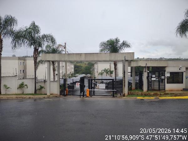 Vende-se em Ribeirao Preto-SP  apto, 93.07 de área total, 42.80 de área privativa,  2_qto(s), a.serv, WC, 1_sala(s), cozinha, 1_vaga(s) de garagem.