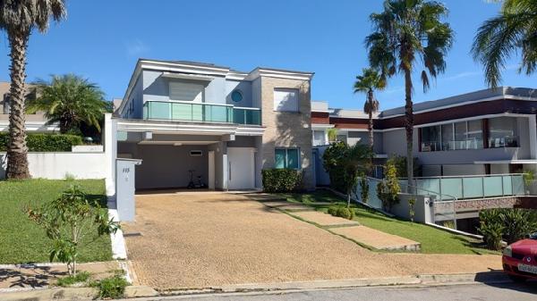 Vende-se em Osasco-SP  Casa, 351.86 de área total, 351.86 de área privativa, 384.00 de área do terreno,  4_qto(s), a.serv, WC, WC Emp, 3_sala(s), 1 lavabo(s), DCE, cozinha.