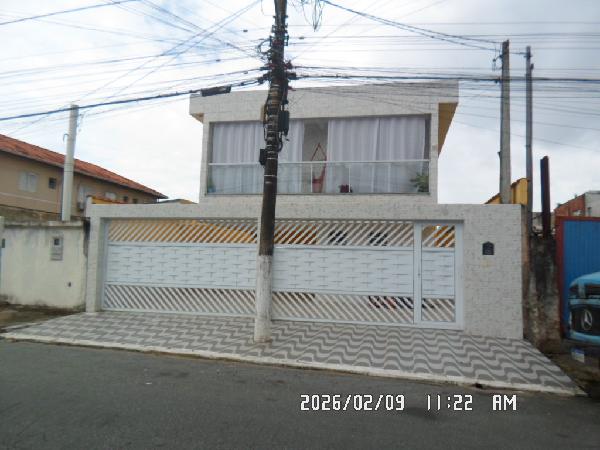 Vende-se em Praia Grande-SP  Casa, 56.86 de área total, 47.63 de área privativa, 56.86 de área do terreno,  2_qto(s), a.serv, WC, 1_sala(s), 1 lavabo(s), cozinha, 1_vaga(s) de garagem.