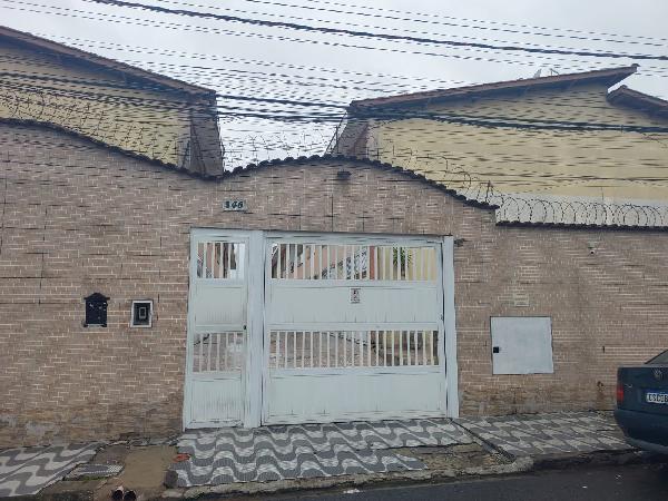 Vende-se em Praia Grande-SP  Casa, 93.26 de área total, 92.47 de área privativa,  2_qto(s), a.serv, WC, 1_sala(s), 1 lavabo(s), cozinha, 1_vaga(s) de garagem.