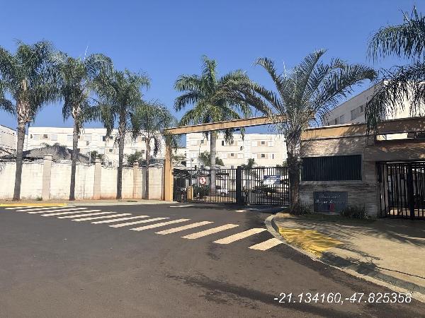Vende-se em Ribeirao Preto-SP  apto, 102.97 de área total, 41.85 de área privativa,  2_qto(s), a.serv, WC, 1_sala(s), cozinha, 1_vaga(s) de garagem.