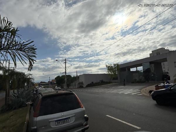 Vende-se em Ribeirao Preto-SP  apto, 117.57 de área total, 47.85 de área privativa,  2_qto(s), a.serv, WC, 1_sala(s), cozinha, 1_vaga(s) de garagem.