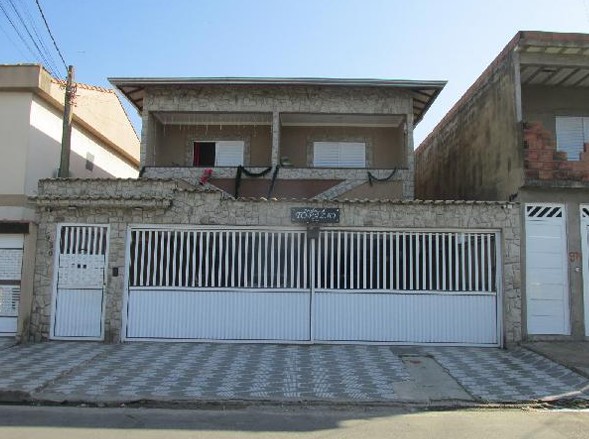 Vende-se em Praia Grande-SP  Casa, 54.29 de área total, 45.83 de área privativa, 43.58 de área do terreno,  2_qto(s), WC, 1_sala(s), cozinha, 1_vaga(s) de garagem.