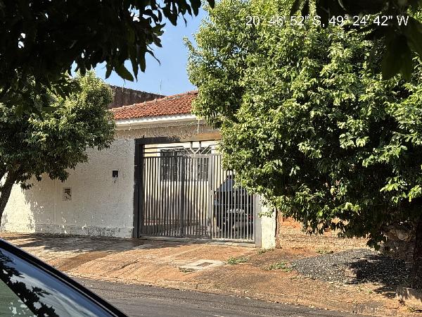Vende-se em Sao Jose Do Rio Preto-SP  Casa, 124.25 de área total, 124.25 de área privativa, 200.00 de área do terreno,  3_qto(s), a.serv, WC, 2_sala(s), cozinha.