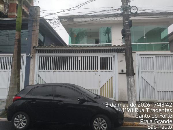Vende-se em Praia Grande-SP  Casa, 215.17 de área total, 215.17 de área privativa, 192.00 de área do terreno,  3_qto(s), a.serv, WC, 1_sala(s), 1 lavabo(s), cozinha, 1_vaga(s) de garagem.