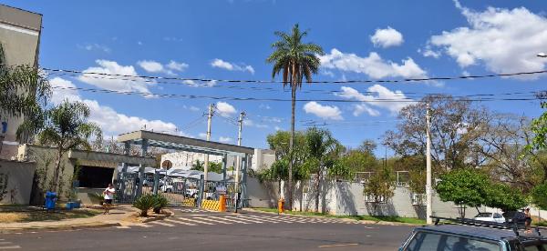 Vende-se em Ribeirao Preto-SP  apto, 108.39 de área total, 43.06 de área privativa,  2_qto(s), 1_sala(s), cozinha, 1_vaga(s) de garagem.