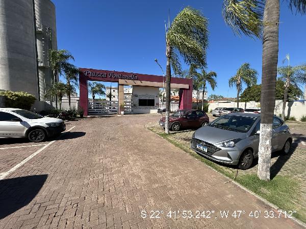 Vende-se em Piracicaba-SP  apto, 140.71 de área total, 44.27 de área privativa,  2_qto(s), a.serv, WC, 1_sala(s), cozinha, 2_vaga(s) de garagem.
