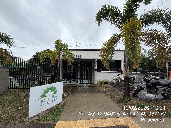 Vende-se em Piracicaba-SP  apto, 105.68 de área total, 44.72 de área privativa,  2_qto(s), a.serv, WC, 1_sala(s), cozinha, 2_vaga(s) de garagem.