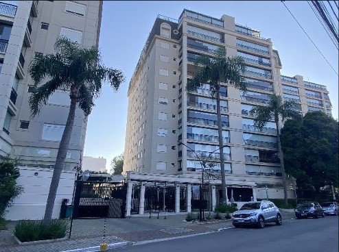 Vende-se em Sao Paulo-SP  apto, 244.00 de área privativa, 3_vaga(s) de garagem.