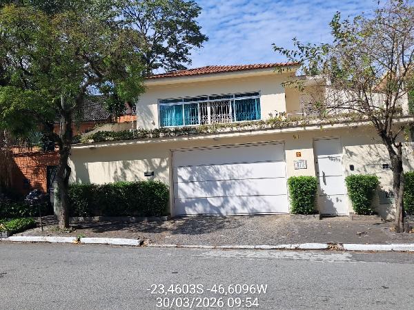 Vende-se em Sao Paulo-SP  Casa, 405.00 de área total, 405.00 de área privativa, 469.00 de área do terreno,  3_qto(s), a.serv, WC, WC Emp, 2_sala(s), DCE, cozinha.