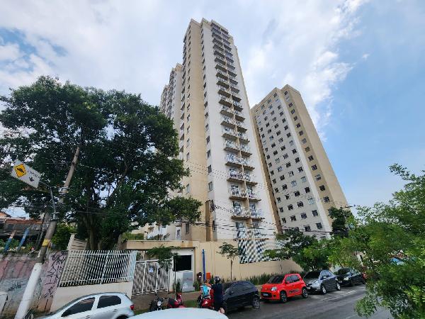 Vende-se em Sao Paulo-SP  apto, 45.77 de área total, 33.74 de área privativa,  2_qto(s), WC, 1_sala(s), cozinha.