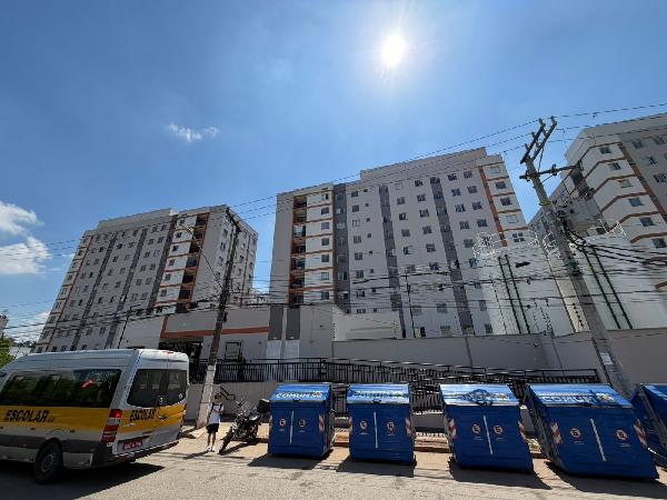 Vende-se em Sao Paulo-SP  apto, 52.35 de área total, 34.99 de área privativa,  2_qto(s), a.serv, WC, 1_sala(s), cozinha.