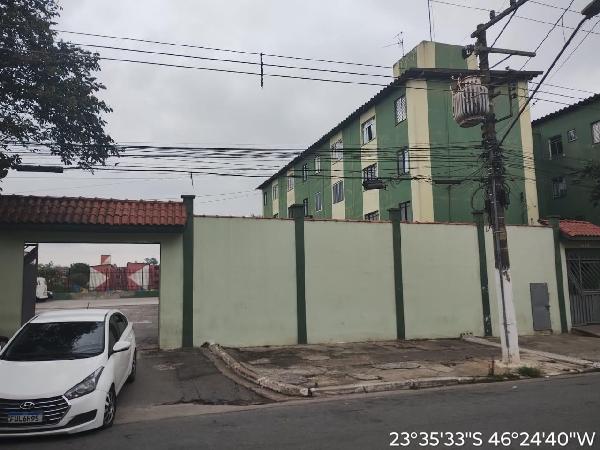 Vende-se em Sao Paulo-SP  apto, 48.42 de área total, 42.37 de área privativa,  2_qto(s), a.serv, WC, 1_sala(s), cozinha.