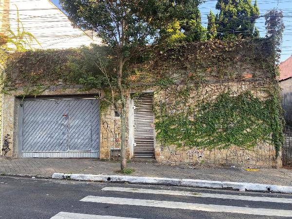 Vende-se em Sao Paulo-SP  Casa, 180.00 de área total, 180.00 de área privativa, 300.00 de área do terreno, 4_vaga(s) de garagem.