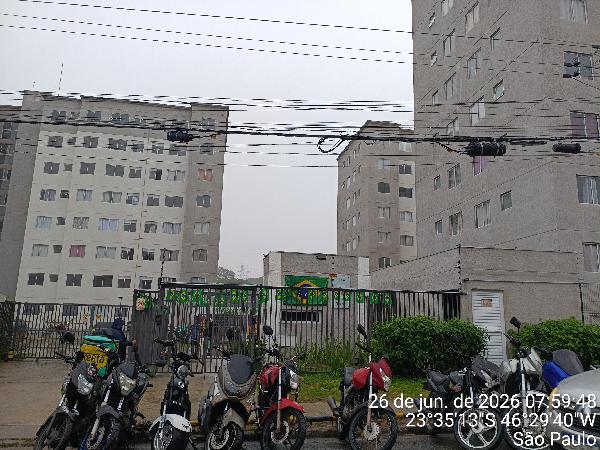 Vende-se em Sao Paulo-SP  apto, 65.64 de área total, 40.20 de área privativa,  2_qto(s), a.serv, WC, 1_sala(s), cozinha.