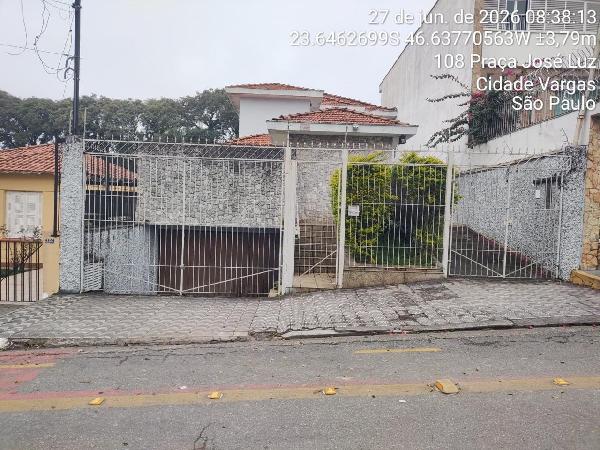 Vende-se em Sao Paulo-SP  Casa, 246.00 de área total, 246.00 de área privativa, 400.00 de área do terreno,  4_qto(s), a.serv, WC, 1_sala(s), cozinha.