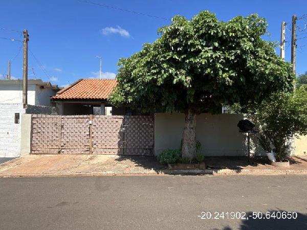 Vende-se em Urania-SP  Casa, 184.00 de área total, 60.85 de área privativa, 360.00 de área do terreno,  3_qto(s), a.serv, WC, 1_sala(s).