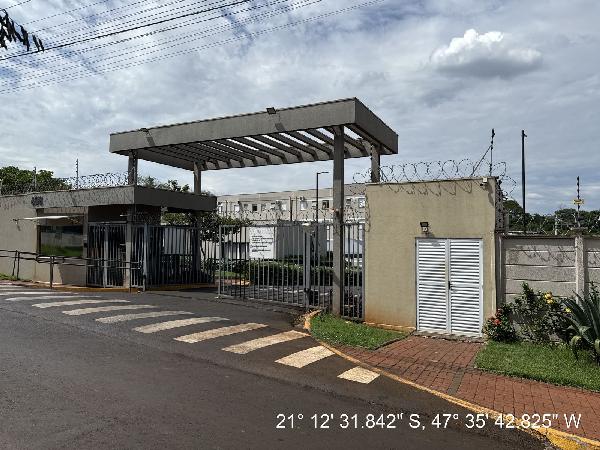 Vende-se em Serrana-SP  apto, 95.45 de área total, 43.06 de área privativa,  2_qto(s), WC, 1_sala(s), cozinha, 1_vaga(s) de garagem.