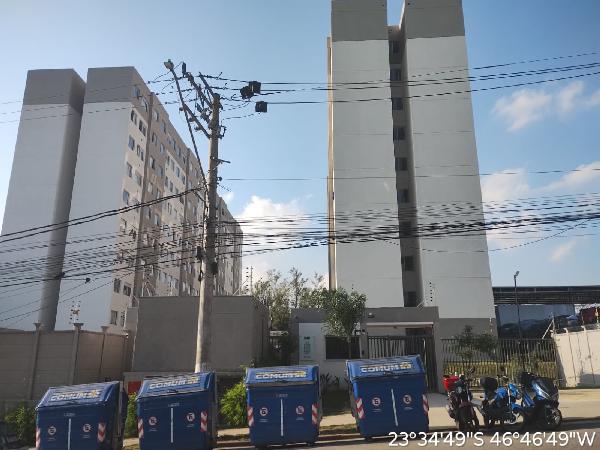 Vende-se em Sao Paulo-SP  apto, 50.76 de área total, 31.42 de área privativa,  2_qto(s), a.serv, WC, 1_sala(s), cozinha.