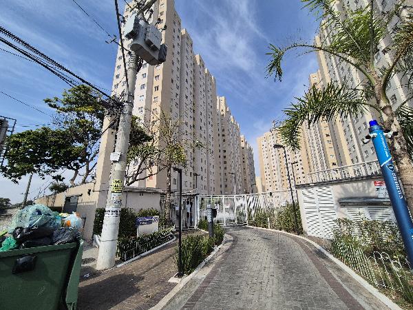 Vende-se em Sao Paulo-SP  apto, 45.13 de área total, 32.39 de área privativa,  2_qto(s), a.serv, WC, 1_sala(s), cozinha.