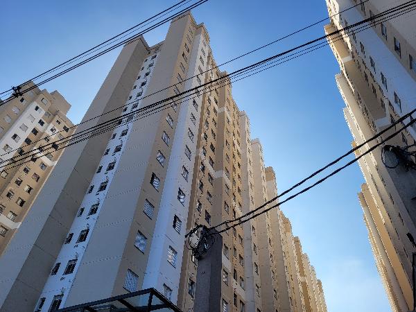 Vende-se em Sao Paulo-SP  apto, 57.40 de área total, 40.68 de área privativa,  2_qto(s), a.serv, WC, 1_sala(s), cozinha.