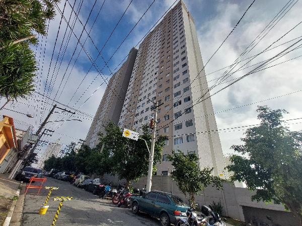Vende-se em Sao Paulo-SP  apto, 49.70 de área total, 33.19 de área privativa,  2_qto(s), a.serv, WC, 1_sala(s), cozinha.