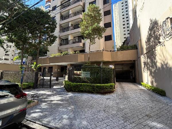 Vende-se em Sao Paulo-SP  apto, 208.99 de área total, 103.52 de área privativa,  3_qto(s), a.serv, WC, WC Emp, 1_sala(s), cozinha, 2_vaga(s) de garagem.