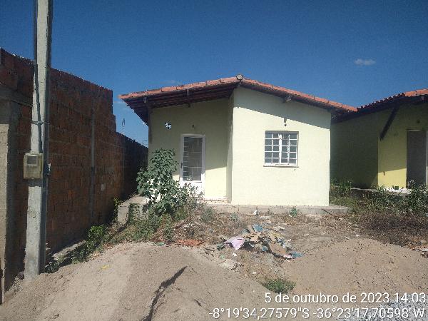 Vende-se em Belo Jardim-PE  Casa, 50.00 de área total, 50.00 de área privativa, 148.20 de área do terreno,  2_qto(s), WC, 1_sala(s), cozinha, Terraco, 1_vaga(s) de garagem.