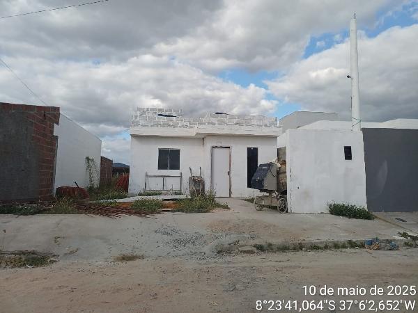 Vende-se em Arcoverde-PE  Casa, 64.99 de área total, 64.99 de área privativa, 180.00 de área do terreno,  2_qto(s), a.serv, WC, 1_sala(s), cozinha, Terraco.