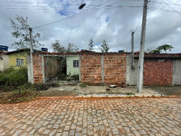 Vende-se em Belo Jardim-PE  Casa, 50.00 de área total, 50.00 de área privativa, 148.20 de área do terreno,  2_qto(s), WC, 1_sala(s), cozinha, Terraco.