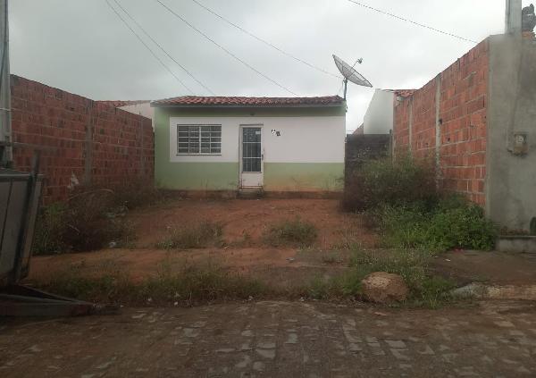 Vende-se em Belo Jardim-PE  Casa, 46.30 de área total, 46.30 de área privativa, 148.20 de área do terreno,  2_qto(s), WC, 1_sala(s), cozinha, 1_vaga(s) de garagem.