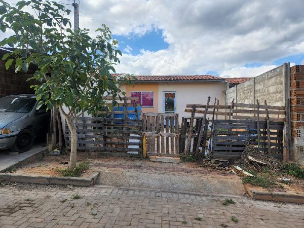 Vende-se em Belo Jardim-PE  Casa, 50.18 de área privativa, 125.02 de área do terreno,  2_qto(s), a.serv, WC, 1_sala(s), cozinha, Terraco, 1_vaga(s) de garagem.