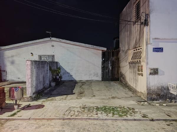 Vende-se em Abreu E Lima-PE  Casa, 48.00 de área total, 48.00 de área privativa, 100.00 de área do terreno,  2_qto(s), a.serv, WC, 1_sala(s), cozinha, 1_vaga(s) de garagem.