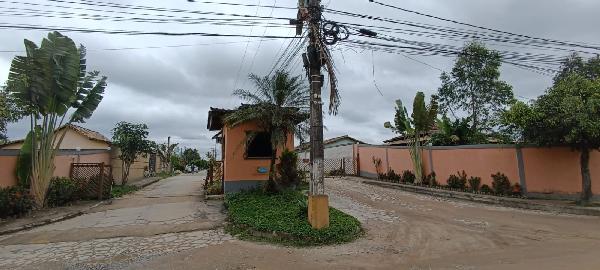 Vende-se em Cachoeiras De Macacu-RJ  Casa, 67.83 de área privativa, 327.00 de área do terreno,  2_qto(s), varanda, a.serv, WC, 1_sala(s), cozinha.