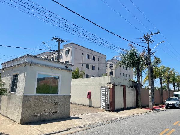 Vende-se em Macae-RJ  apto, 51.89 de área total, 51.89 de área privativa,  2_qto(s), a.serv, WC, 1_sala(s), cozinha, 1_vaga(s) de garagem.