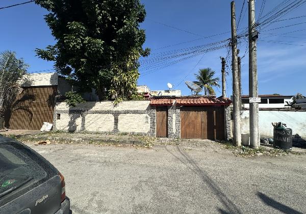 Vende-se em Itaborai-RJ  Casa, 221.61 de área total, 221.61 de área privativa, 360.00 de área do terreno,  3_qto(s), a.serv, WC, WC Emp, 1_sala(s), cozinha, 2_vaga(s) de garagem.