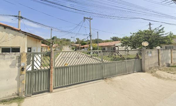 Vende-se em Itaborai-RJ  Casa, 126.97 de área total, 58.40 de área privativa,  2_qto(s), varanda, a.serv, WC, 1_sala(s), cozinha.